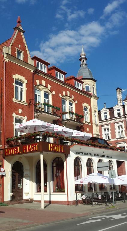 Hotel Piast สวูพสค์ ภายนอก รูปภาพ