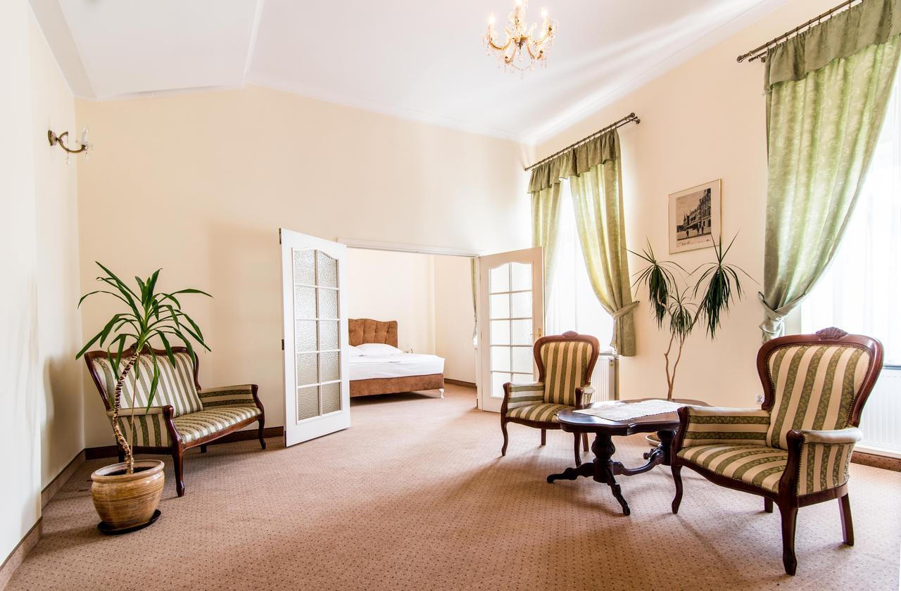 Hotel Piast สวูพสค์ ภายนอก รูปภาพ
