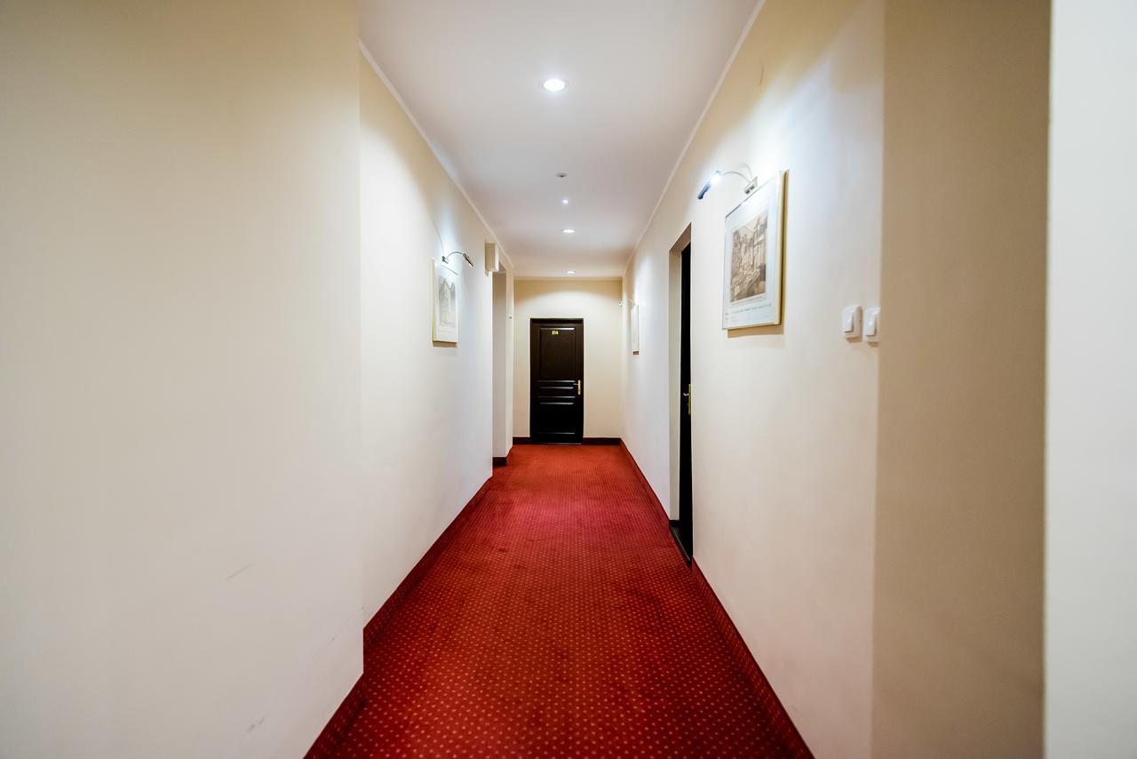 Hotel Piast สวูพสค์ ภายนอก รูปภาพ